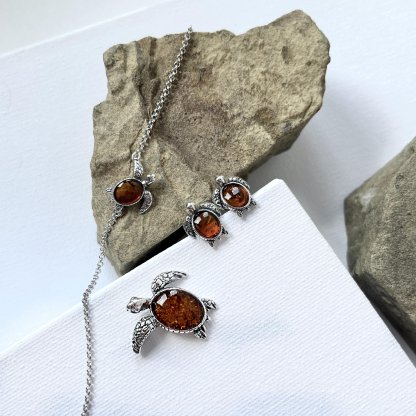 Turtle bracelet with oval cognac amber, in 925 rhodium silver, length 17+3 cm