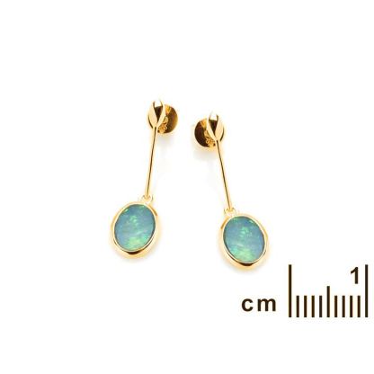 Clous d'oreilles avec opale bleue doublet ovale, en argent doré 925