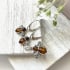 Anillo abeja con ámbar coñac natural, en plata 925 envejecida