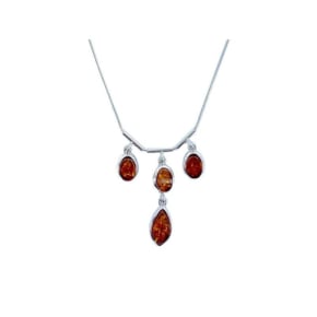 Halskette mit natürlichem Cognac-Bernstein aus der Ostsee, in 925er Silber rhodiniert