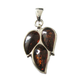 Hanger met cognac-amberdruppel, in 925 gerhodineerd zilver, hoogte 2+0,7 cm
