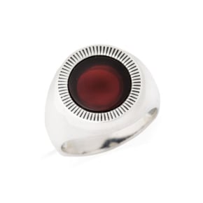 Anillo con ámbar coñac natural del Mar Báltico, fabricado en plata envejecida 925.