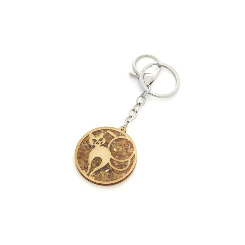 Kat-sleutelhanger van berkenhout, metaal en barnsteen, diameter 4 cm