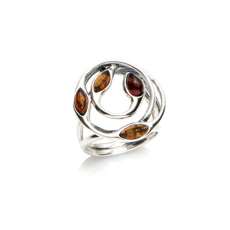 Ring met natuurlijke cognac amber uit de Baltische Zee, gemaakt van gerhodineerd zilver 925