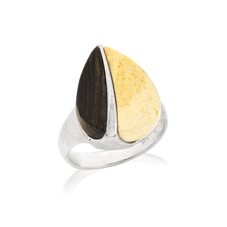 Ring with amber and oak, in rhodium silver 925