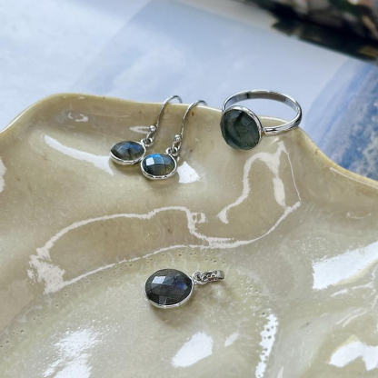 Bague avec labradorite multicolore naturelle, en argent rhodié 925