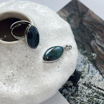 Pandantiv cu shattuckite albastru, din argint placat cu rodiu 925, inaltime 2,5+0,8 cm