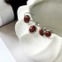 Boucles d'oreilles avec jaspe rouge naturel, en argent rhodié 925