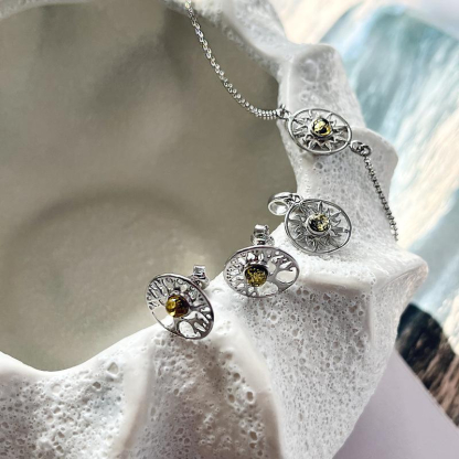 Sun pendant with round green amber, in 925 rhodium silver, diameter 1.5+1 cm