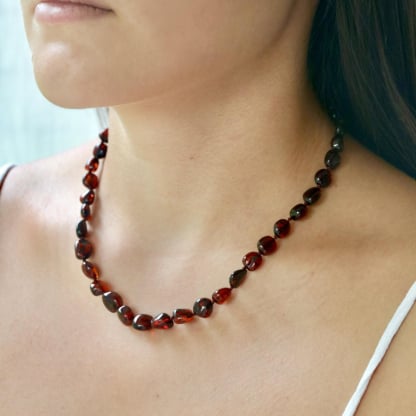 Collier avec ambre cognac naturel de la mer Baltique olive, longueur 45 cm