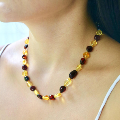 Collana con ambra naturale multicolore del Mar Baltico oliva, lunghezza 45 cm