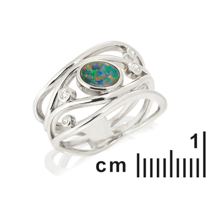 Anillo con doblete ovalado de ópalo y óxido de circonio, en plata 925 rodiada