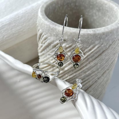 Cercei rotunzi cu pandantiv din chihlimbar multicolor, din argint 925 placat cu rodiu