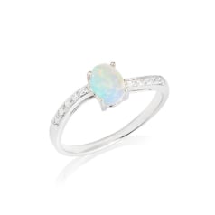 Ring met ovale opaal en...