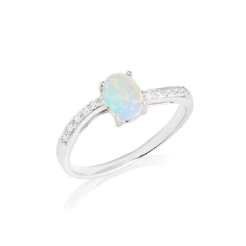 Anello con opale ovale e ossido di zirconio, in argento rodiato 925