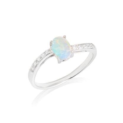 Oval opal ve zirkonyum oksitli, rodyum kaplamalı 925 ayar gümüş yüzük