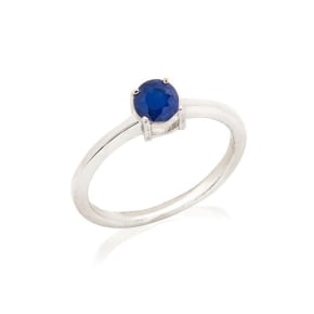 Round ring with round natural blue sapphire, in 925 rhodium silver