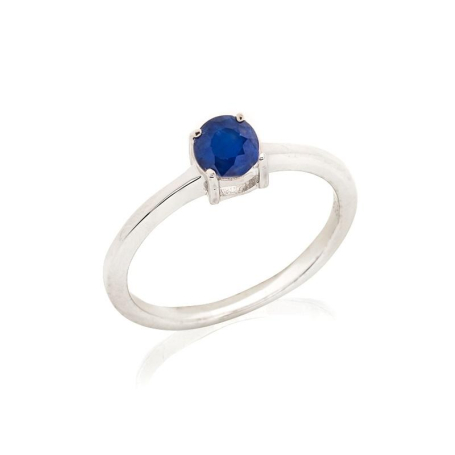 Round ring with round natural blue sapphire, in 925 rhodium silver