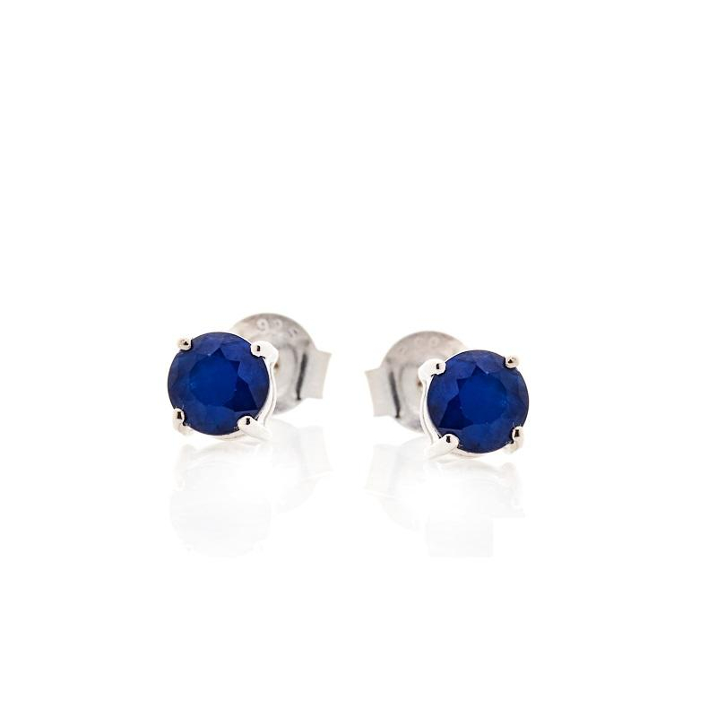 Round stud earrings with natural blue sapphire, in 925 rhodium silver