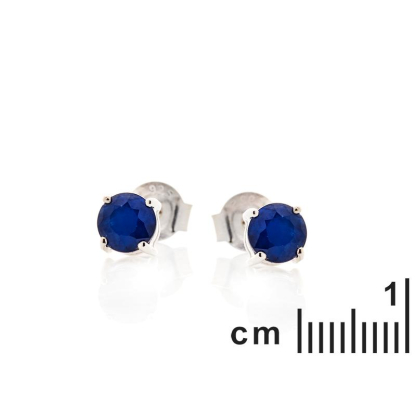 Round stud earrings with natural blue sapphire, in 925 rhodium silver