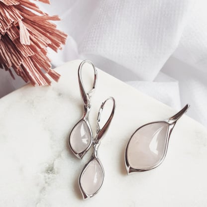 Natural irregular rose quartz pendant, rhodium-plated 925 silver, 1.4x3.3 cm