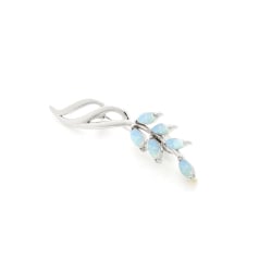 Broche avec opale blanche...