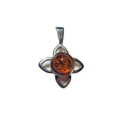 Pendentif avec ambre cognac...