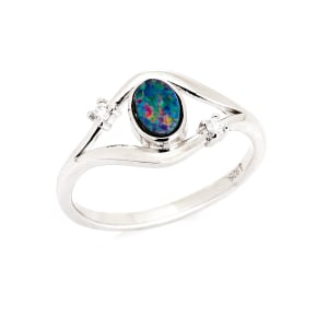 Oval mavi Avustralya dublet opal yüzük, rodyum kaplama 925 gümüş, 6x4 mm