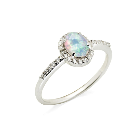 Anillo ovalado con ópalo y óxido de circonio, en plata 925 rodiada