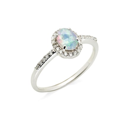 Anillo ovalado con ópalo y óxido de circonio, en plata 925 rodiada