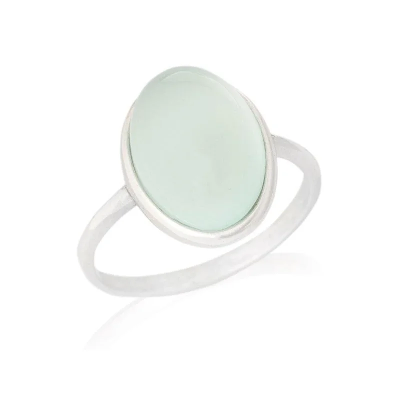 Ring with natural aqua tinted agate, in rhodium-plated silver 925