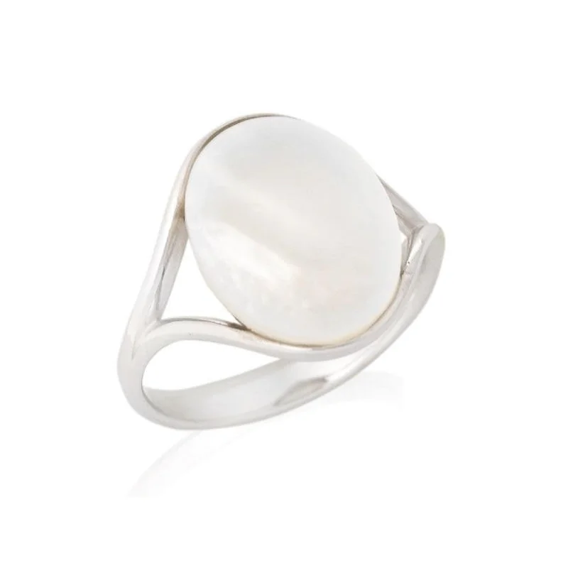 Ring with natural white mother-of-pearl, in 925 rhodium-plated silver