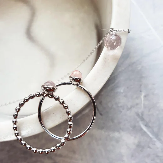 Ring with natural rose quartz, in 925 rhodium silver