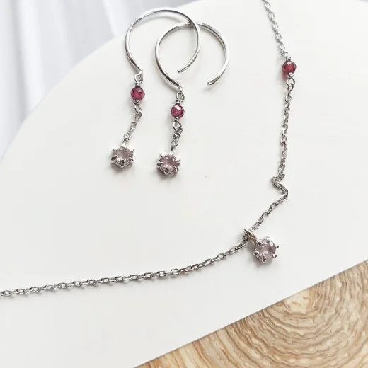 Necklace with rose quartz and garnet, in 925 rhodium silver, length 42 + 3 cm