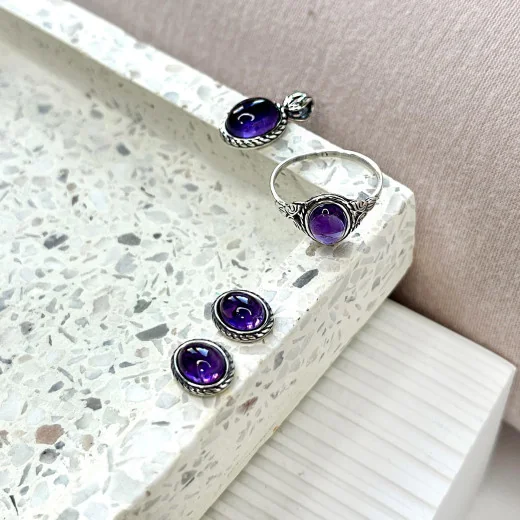 Ring with natural oval purple amethyst, in aged 925 silver