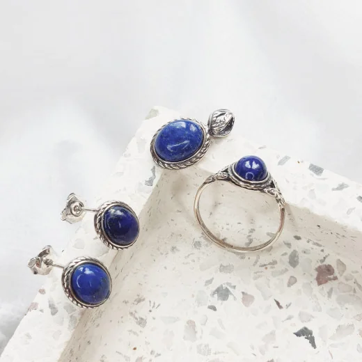 Ring with natural oval blue lapis lazuli, in 925 antique silver