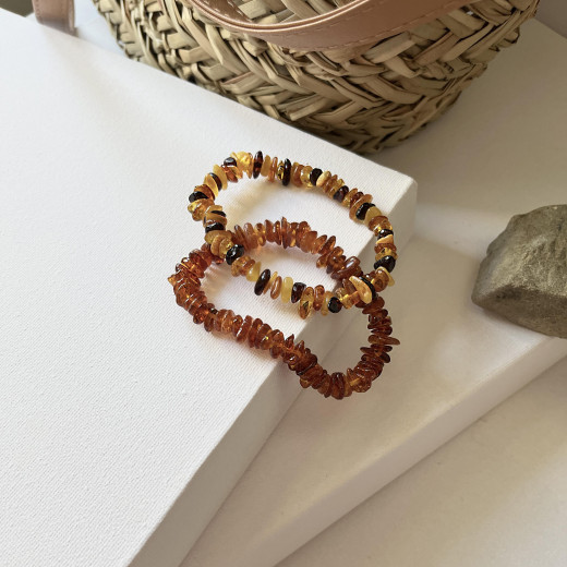 Bracelet with natural cognac amber from the Baltic Sea chips, length 17-18 cm