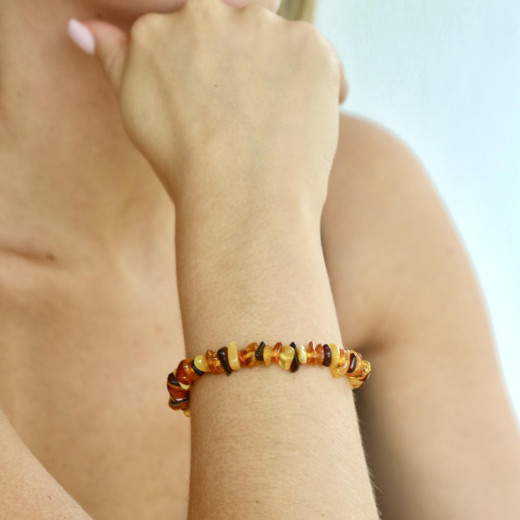 Bracelet with multi-colored amber chips, length 17-18 cm