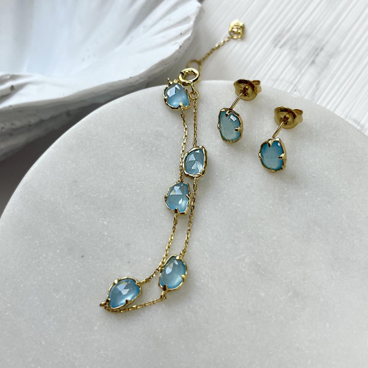 Bracelet with irregular blue chalcedony, in 925 gold plated silver, length 15+3 cm