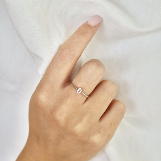 Ring with natural rose quartz, in 925 rhodium silver