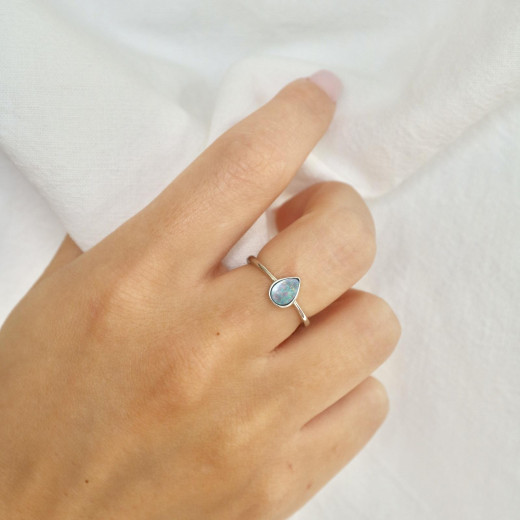 Ring with blue opal doublet from Australia drop, in rhodium silver 925