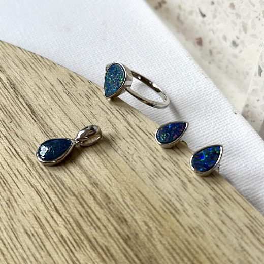 Ring with blue opal doublet from Australia drop, in rhodium silver 925