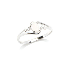 Ring mit ovalem Opal und...