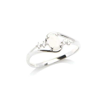 Anillo con ópalo ovalado y óxido de circonio, en plata 925 rodiada
