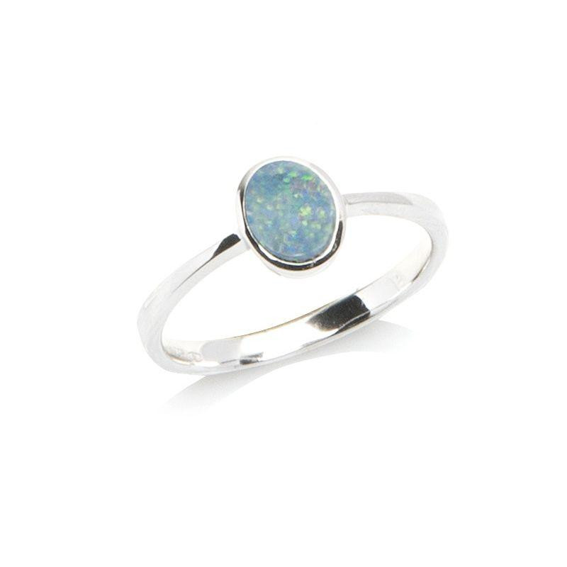 Ring met ovaal Australisch doublet blauwe opaal, in gerhodineerd zilver 925