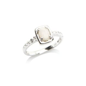 Anello con opale ovale e ossido di zirconio, in argento 925 rodiato
