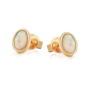 Brincos com opala branca australiana oval natural, em ouro 750