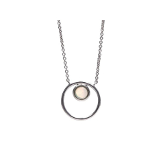 Colar com opala branca...