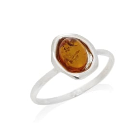 Anillo con ámbar coñac natural del Mar Báltico, en plata 925 rodiada