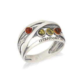Anillo con ámbar redondo multicolor del Mar Báltico, en plata envejecida 925